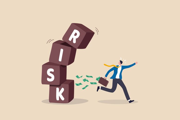 6 Strategies to Minimize Outstanding Receivables Risk