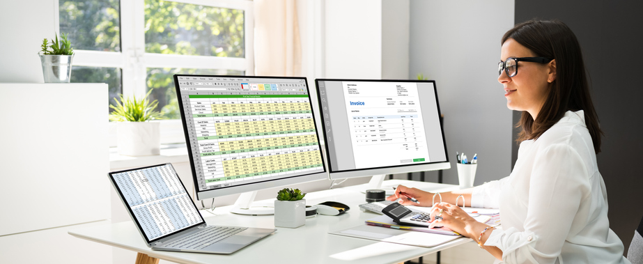B2B business owner reviewing unpaid invoices and a cash flow timeline.